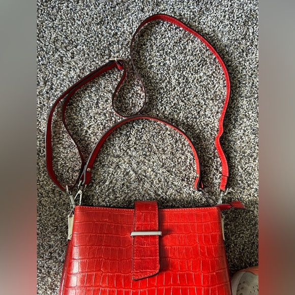 Chiara Ferretti red leather croc embossed box purse with two removable straps - Picture 7 of 13